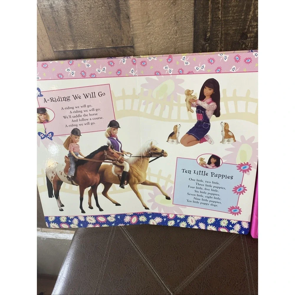 VTG Barbie Sing-Along Songs Play-a-Song Book w/ Working Microphone (2000) TESTED